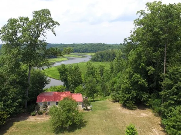 731 Deep Landing Rd, Dunnsville, VA 22560