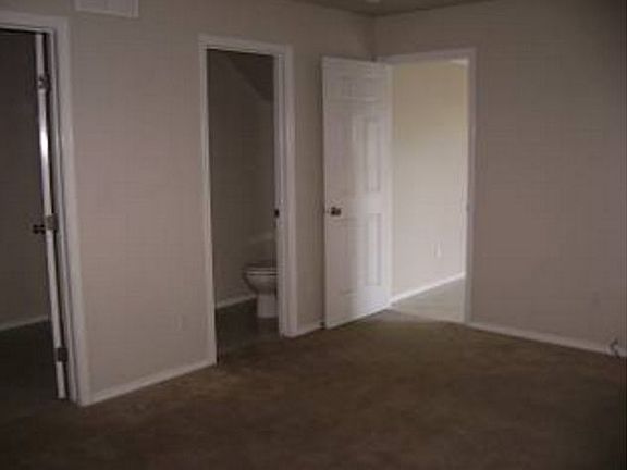 5th image of 1915 W Crown Pointe Ave
