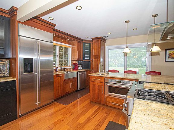 5th image of 25 Doral Ln