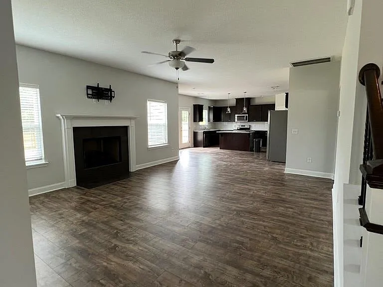 423 Fairview Cir — Photo 6