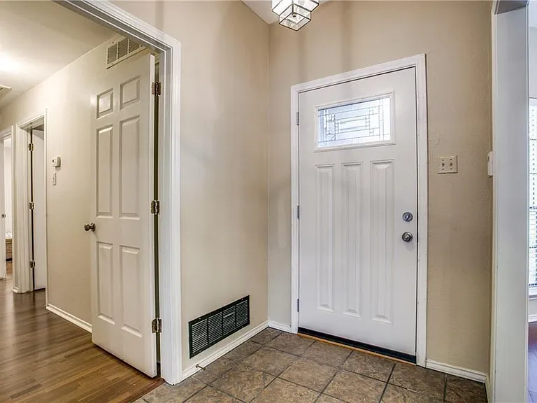 249 Simmons Dr — Photo 5