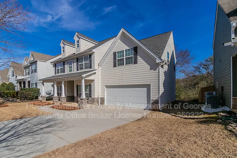 4 bed, 2.5 bath, 2520 sqft, $2,375 — Photo 3