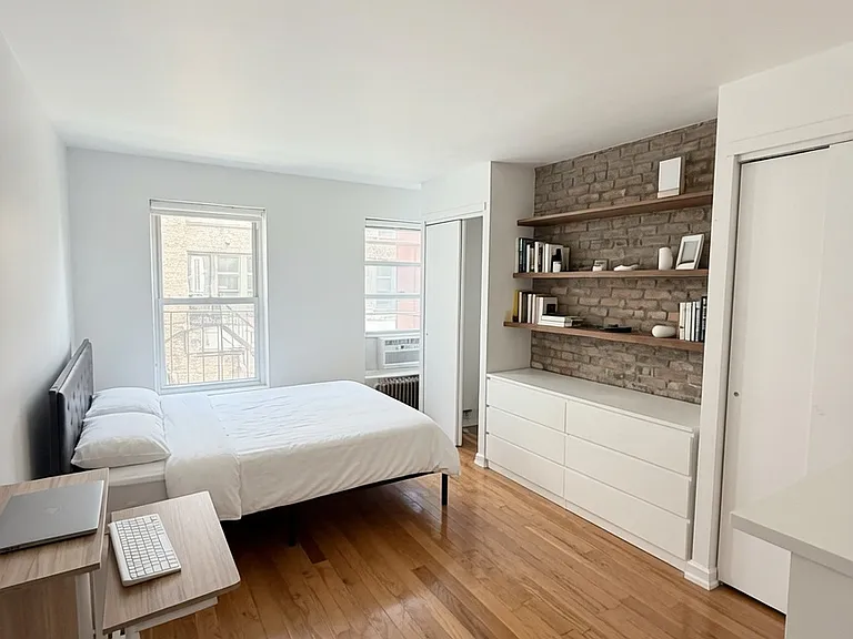 445 W 36th St #11 — Photo 1