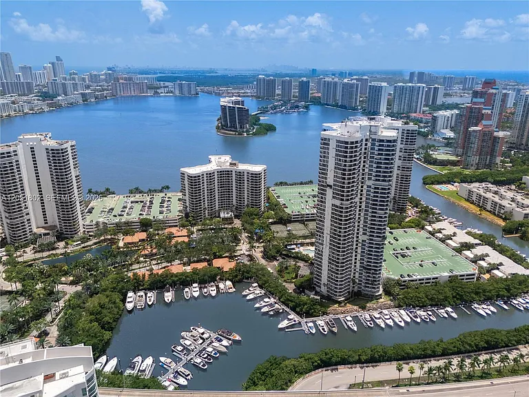 3600 Mystic Pointe Dr #1816 — Photo 30