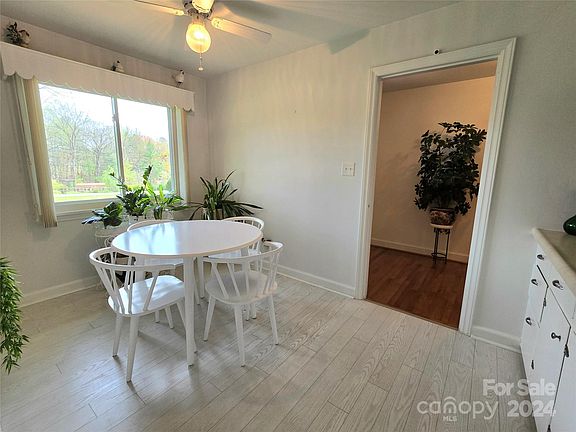 5th image of 111 Forest Dr NE