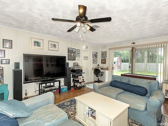 4th image of 24 Seabrook Ln