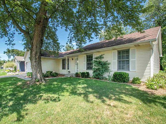 3rd image of 52144 Wembley Dr