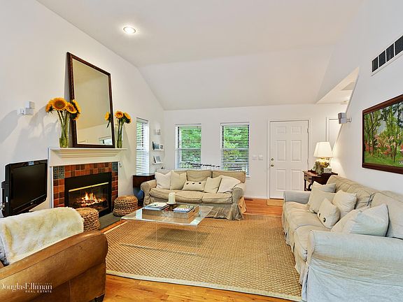 4th image of 76 Talmage Farm Ln