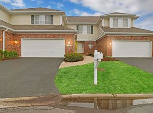 17621 W Knollwood Ct, Grayslake, IL 60030