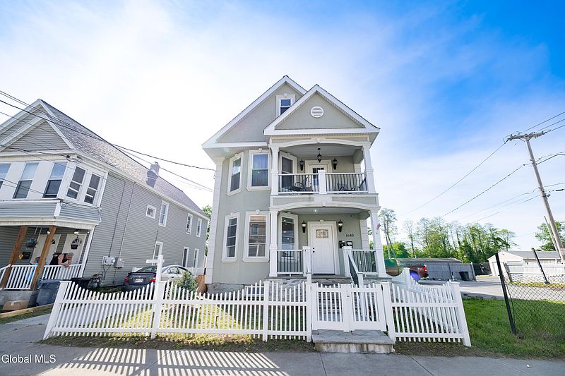 5th image of 1643 Foster Avenue