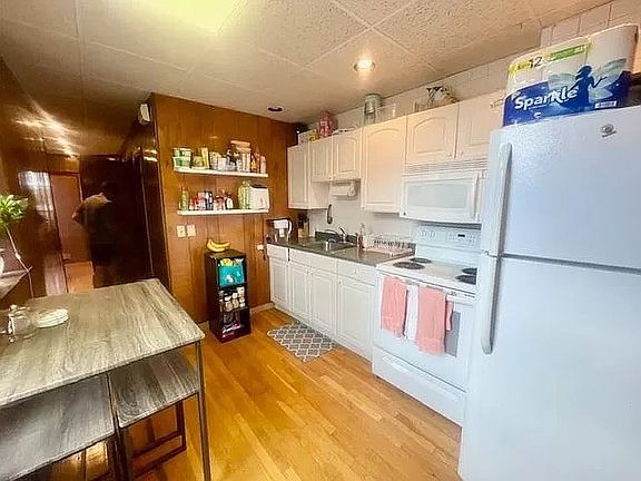 4th image of 19 Margaret St APT 1