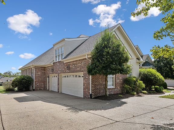 2nd image of 501 Five Oaks Blvd