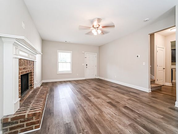 4th image of 450 Louise Way
