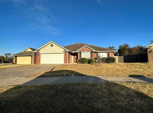 2017 Wimberley Creek Dr, Moore, OK 73160