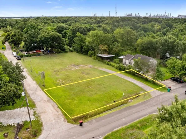 5006 Middleton St, Baytown, TX 77520