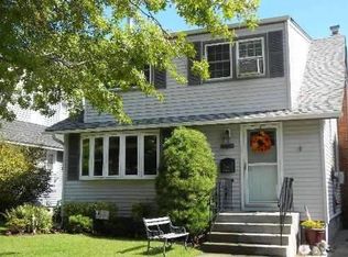 24 Taft Ave, Lynbrook, NY 11563