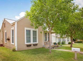 910 Hill St, Fredericksburg, TX 78624