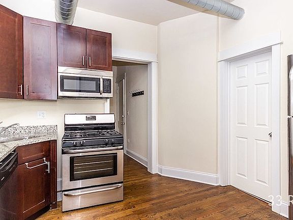 2nd image of 934 N Oakley Blvd #3N