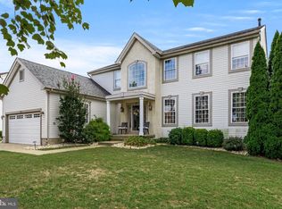 35 Graypebble Cir, Sicklerville, NJ 08081