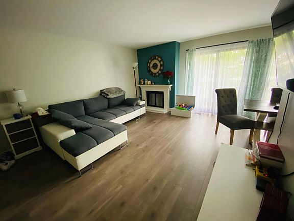 3rd image of 218 Driftwood Ln
