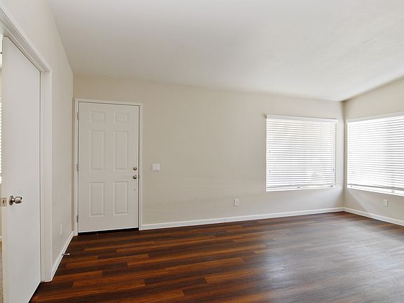 3rd image of 933 Harlan Cir