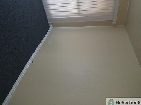 4th image of 716 W 75th St