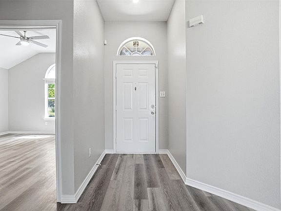3rd image of 8105 Clipper St