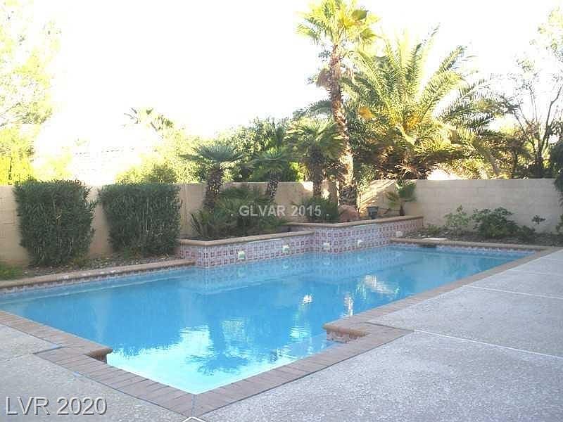 2nd image of 260 Sandrock Pointe Ln