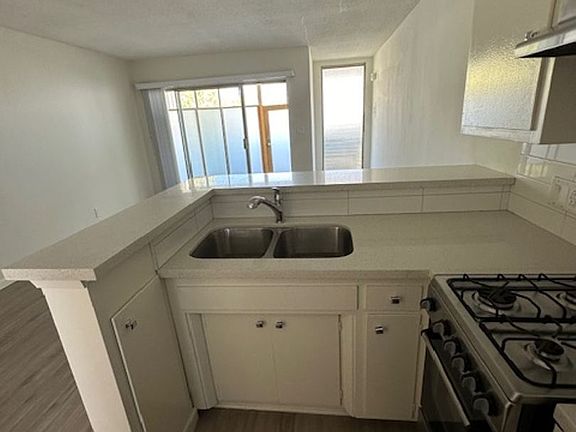 5th image of 360 S Rexford Dr #9
