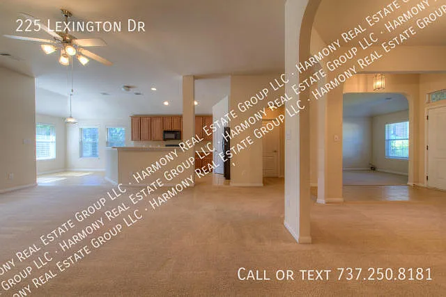 225 Lexington Dr — Photo 28