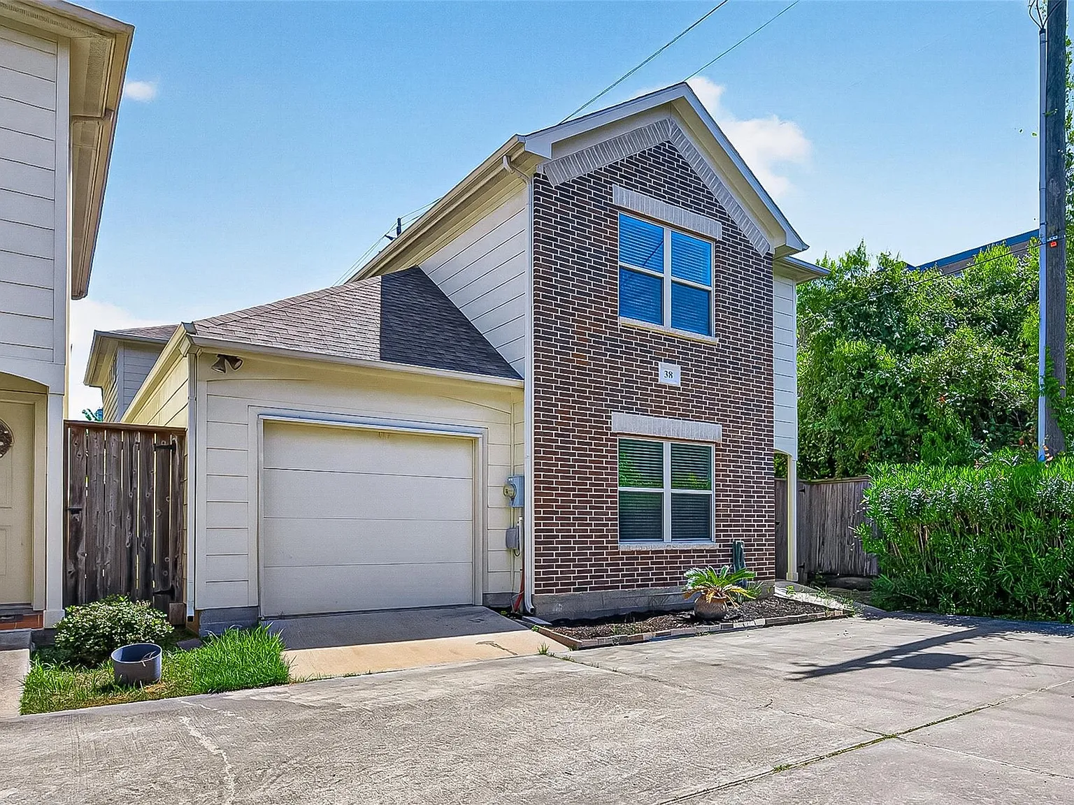2 bed, 2.0 bath, 1277 sqft, $1,750 — Photo 3