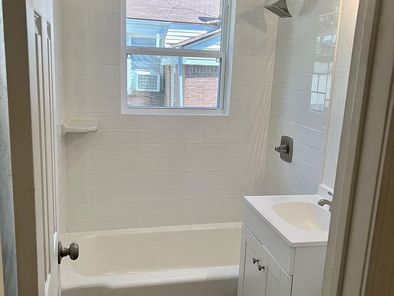 4th image of 2313 E Park Pl