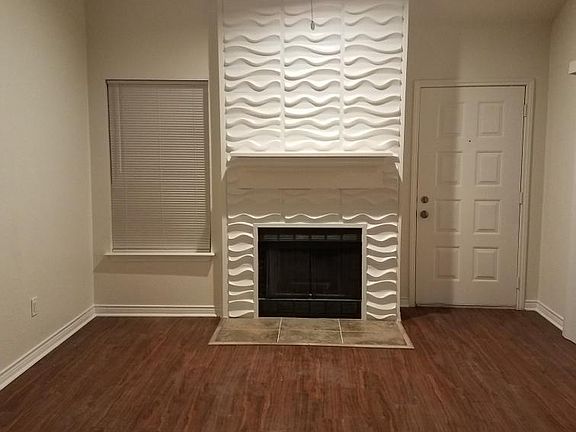 5th image of 2411 Overland Ln