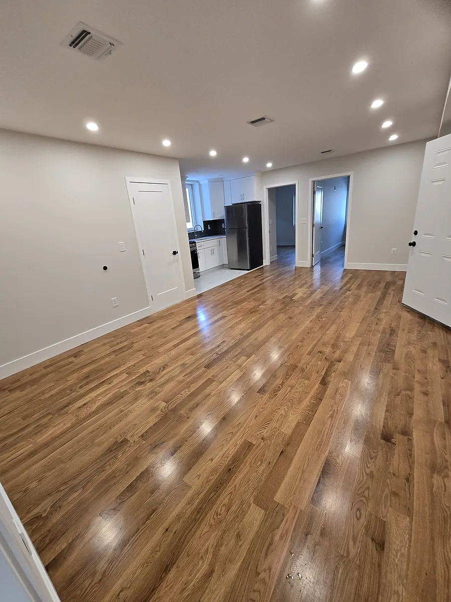 Building Photo - 1040 Van Duzer St #2
