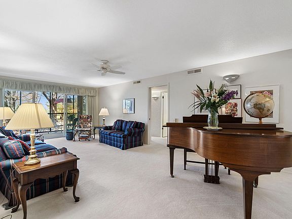 5th image of 3439 Benjamin Ave APT 122