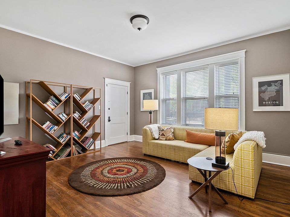 1st image of 200 N Waldran Blvd