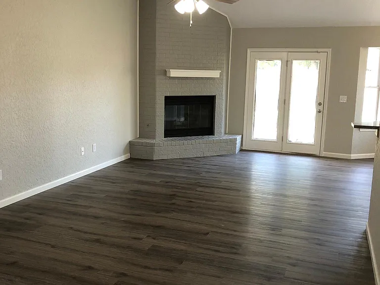 1709 Pinnacle Ln — Photo 2