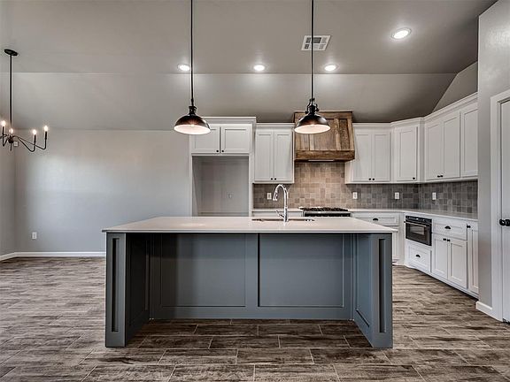 4th image of 1111 Wisteria Way