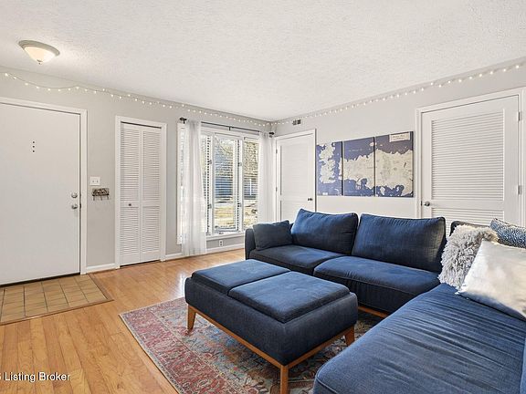 3rd image of 417 Ledgeview Park Dr