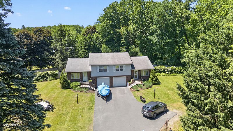 4th image of 152 Woodin Road
