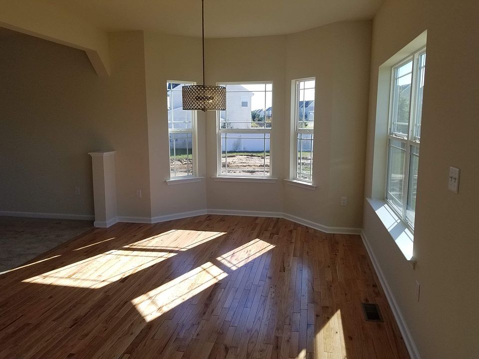 2nd image of 380 Northdown Dr