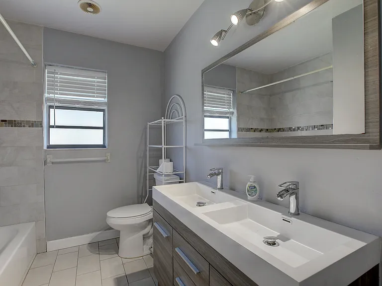 418 SE 4th St — Photo 11