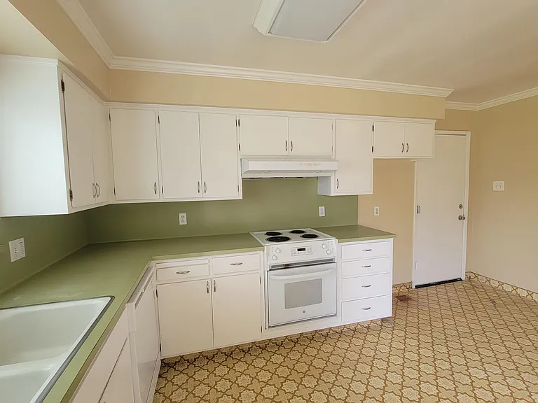 6324 Fruitridge Rd — Photo 8