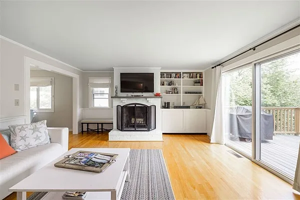 3 bed, 1776 sqft, $2,400 — Photo 4