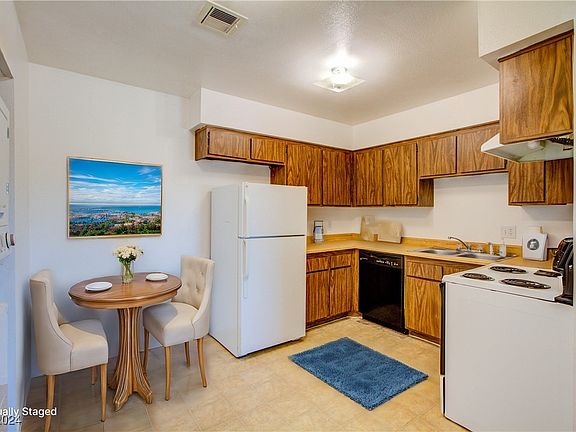 4th image of 518 Elm St APT H