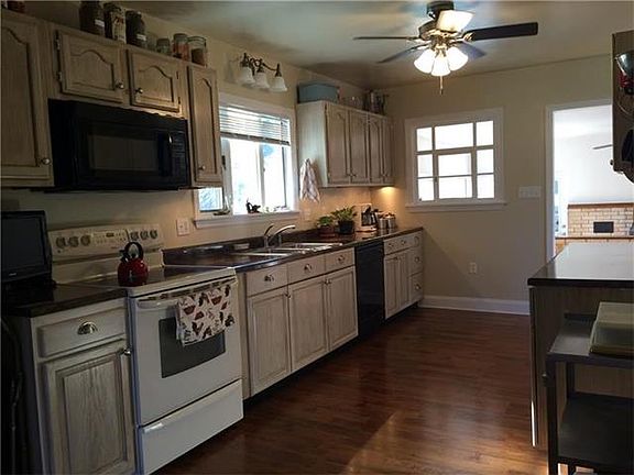 4th image of 415 Chapel Dr