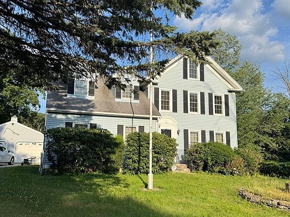 2nd image of 185 College St
