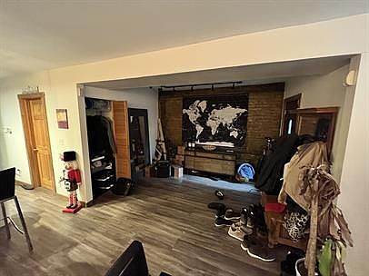 2nd image of 953 N Damen Ave #G1