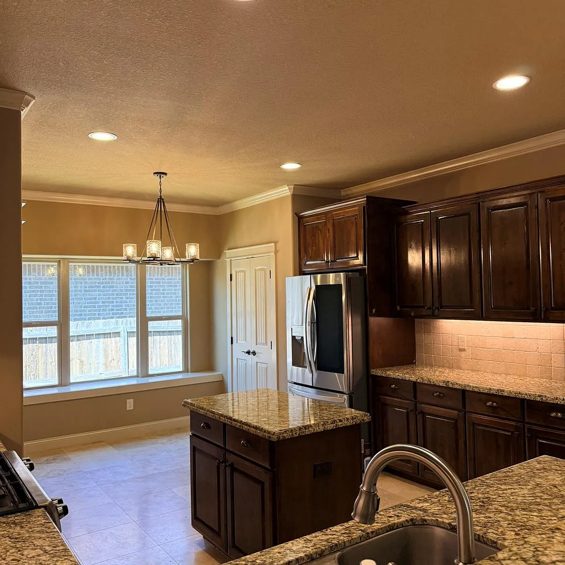 3 bed, 2.0 bath, 1828 sqft, $2,600 — Photo 3