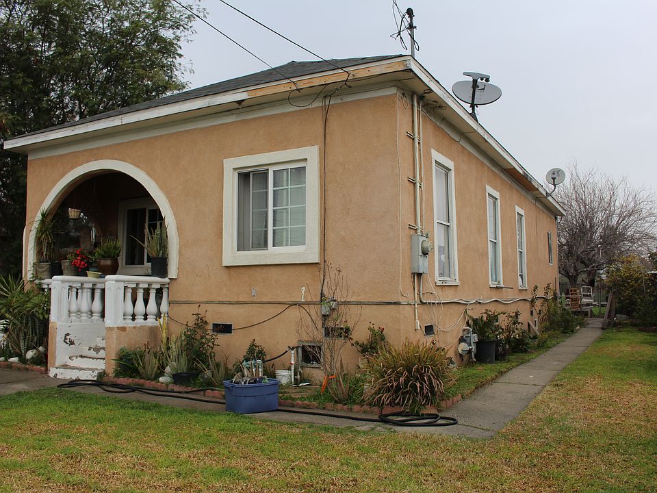 1st image of 922 W 7th St